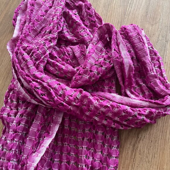 Powder Lace Open Knit Light Wrap Scarf Magenta Purple One Size - Picture 3 of 4